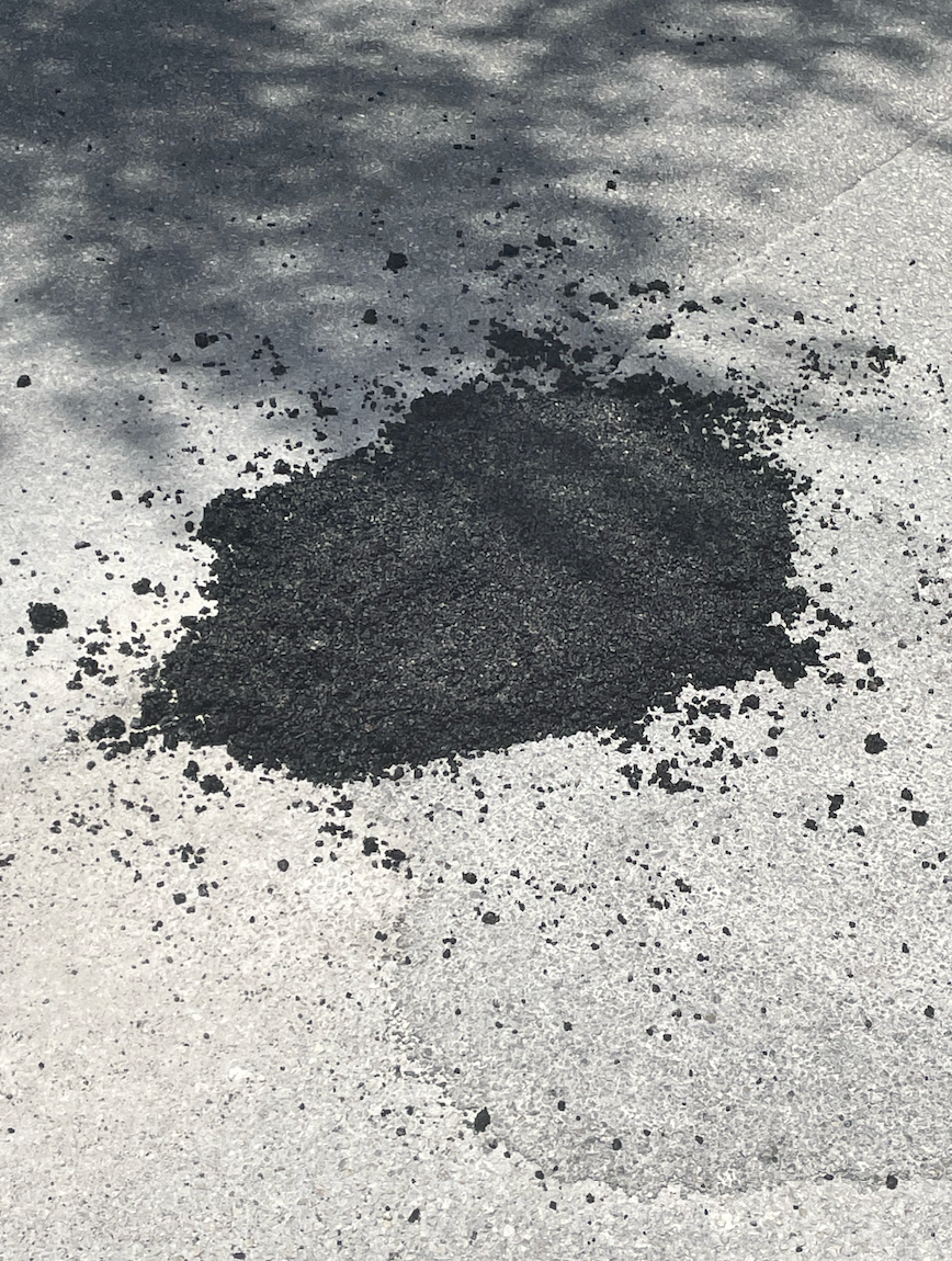 Asphalt patch material